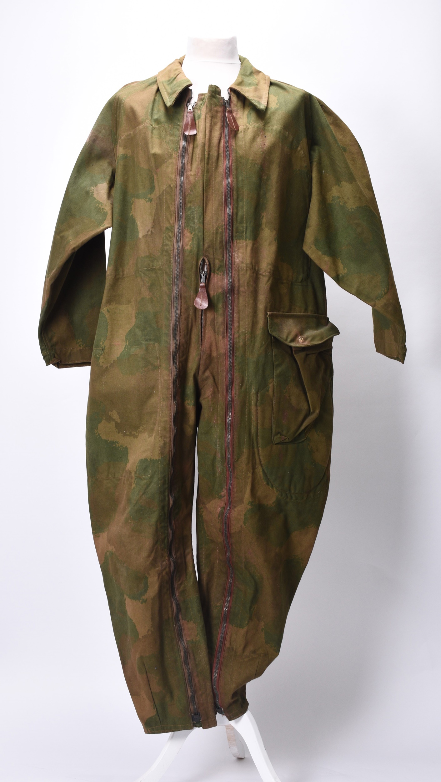 The rare British Special Operations Executive ‘striptease’ suit which sold for £1,800. Halls Fine Art Shrewsbury Shropshire